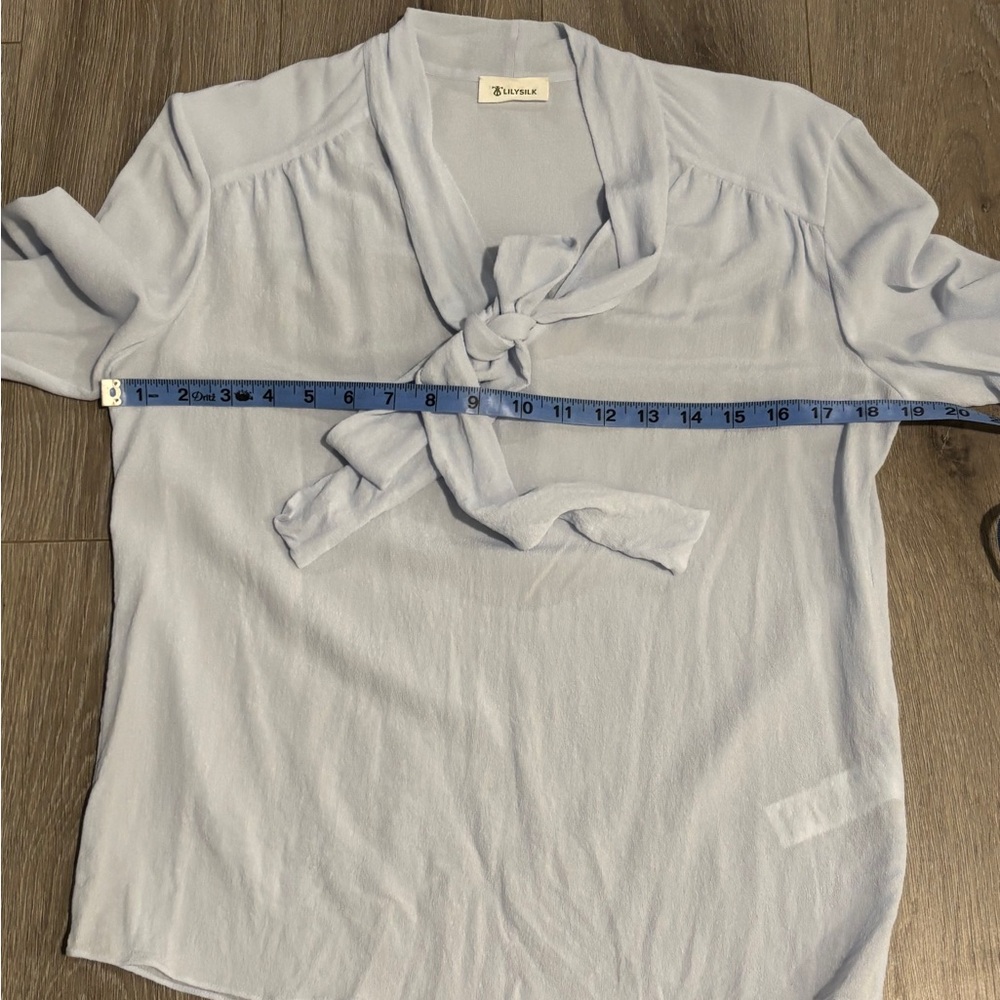 Elegant Light Blue Lilysilk Women's Top. Size XS - Picture 9 of 10